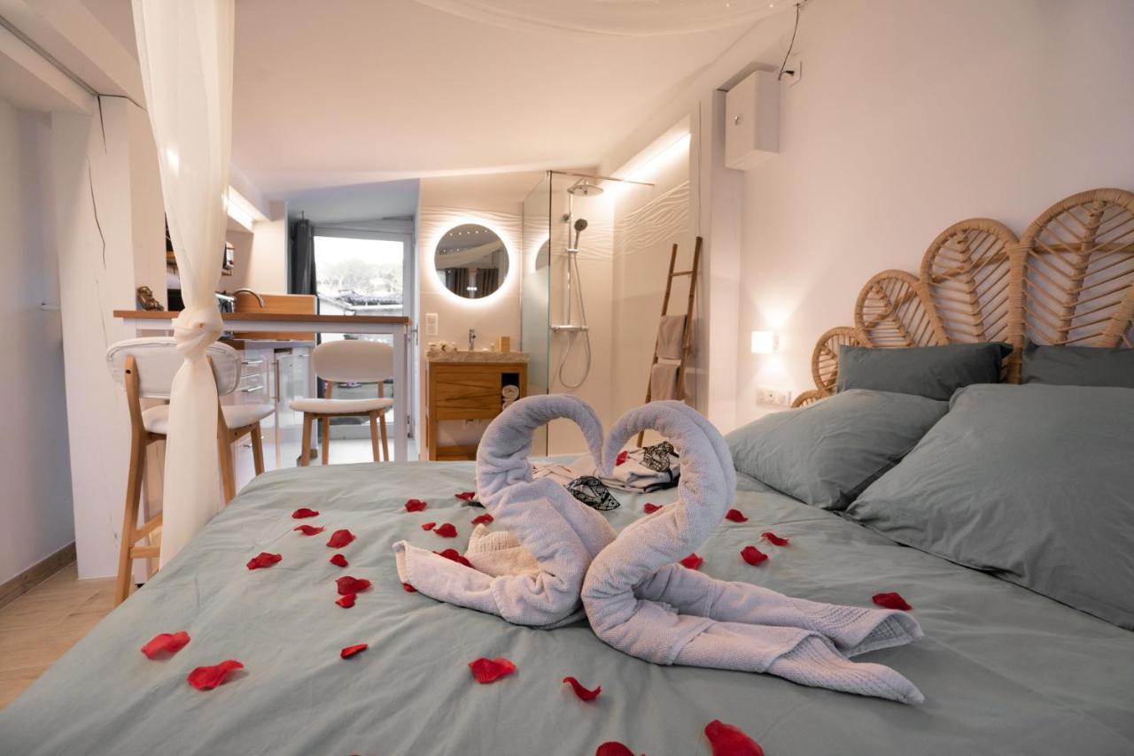 Lovina Chambre De Charme Avec Jaccuzi Velaux Extérieur photo