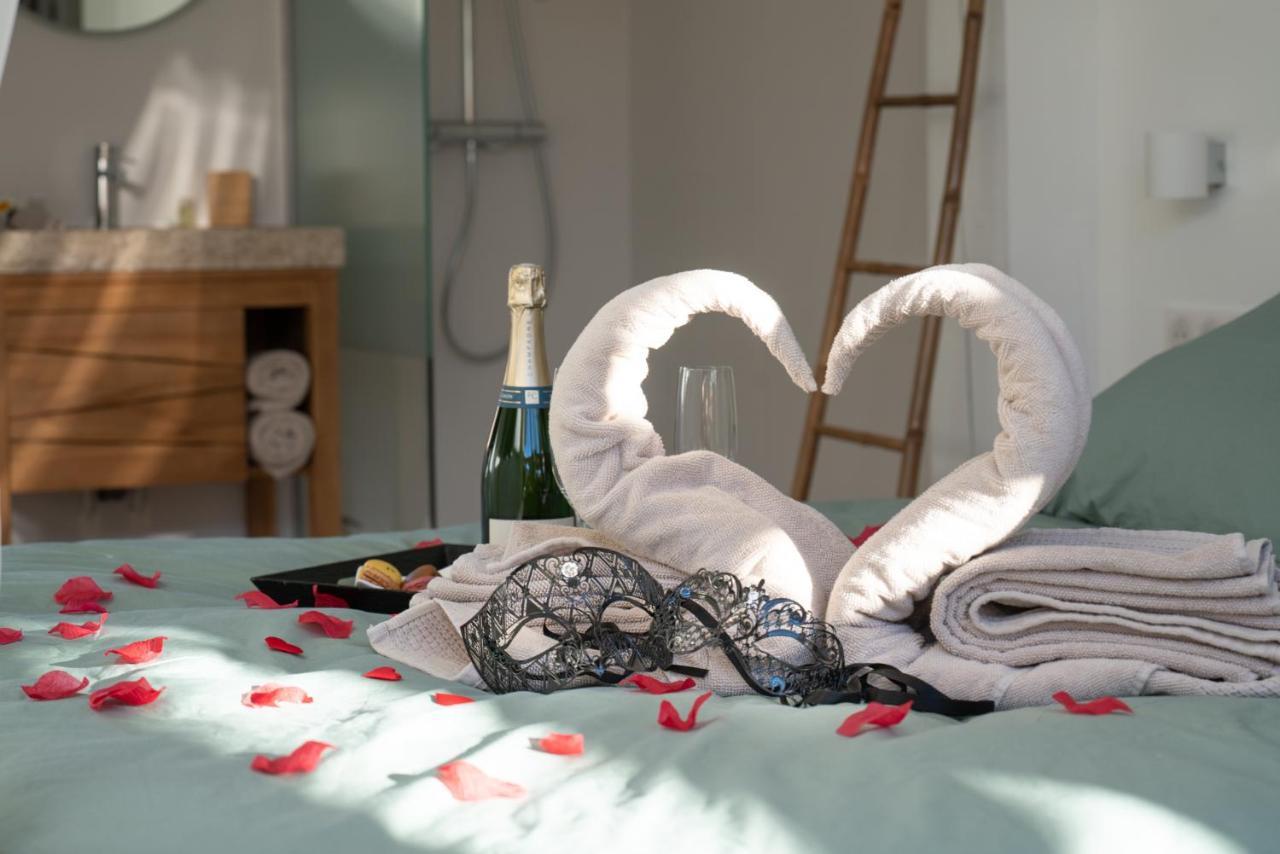 Lovina Chambre De Charme Avec Jaccuzi Velaux Extérieur photo