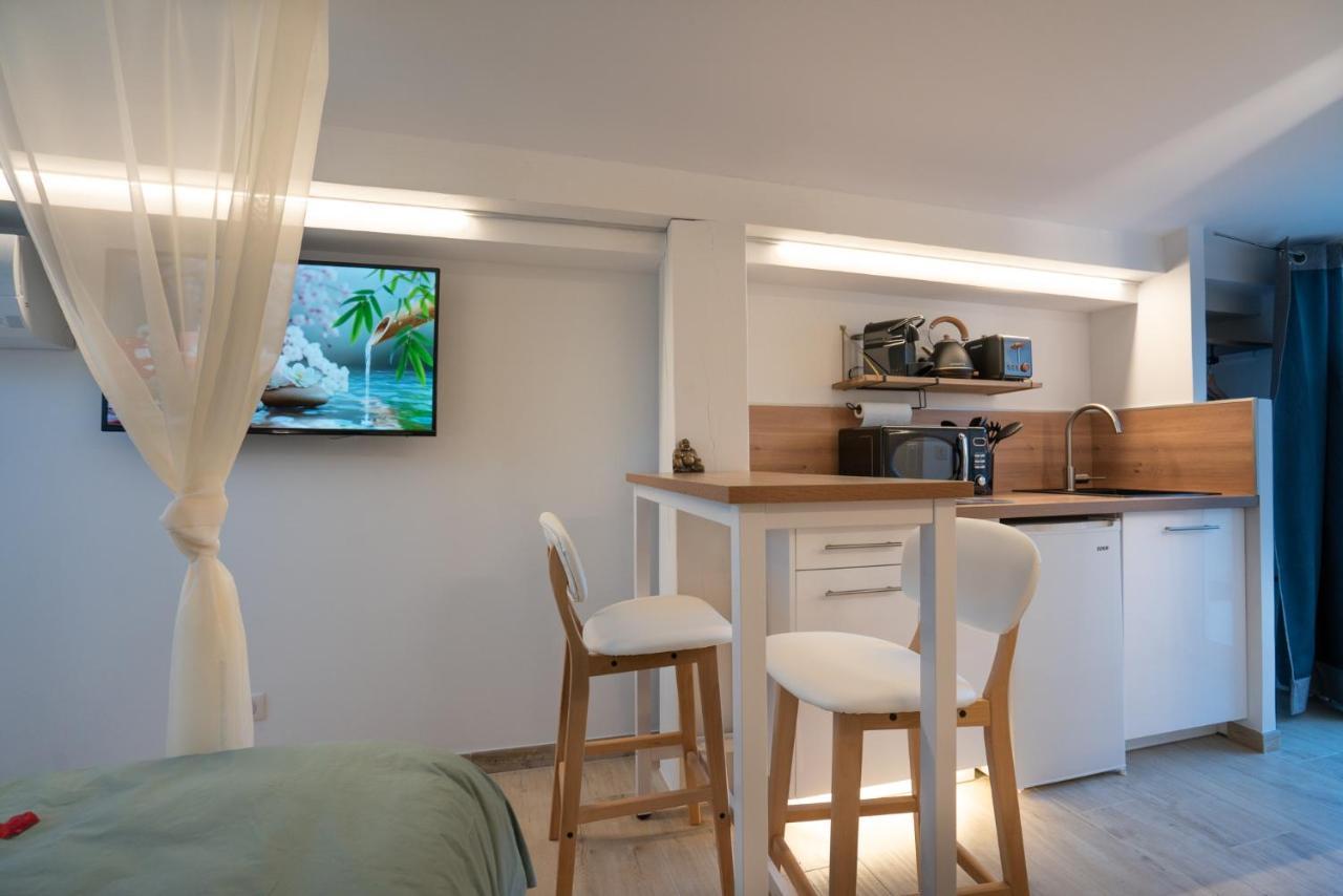 Lovina Chambre De Charme Avec Jaccuzi Velaux Extérieur photo