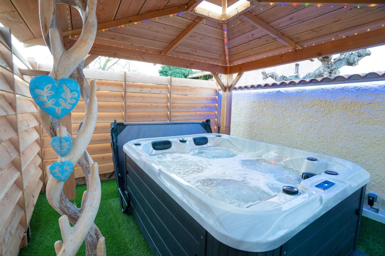 Lovina Chambre De Charme Avec Jaccuzi Velaux Extérieur photo