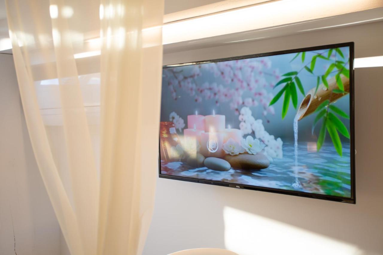 Lovina Chambre De Charme Avec Jaccuzi Velaux Extérieur photo